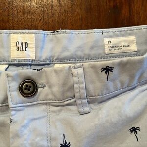 Men’s Gap Light Blue Shorts with Palm Trees, size 29”